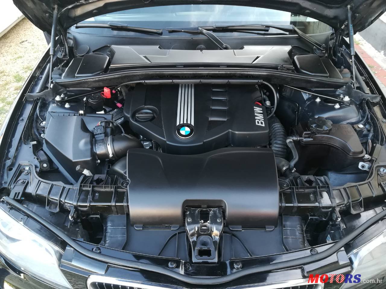 2011' BMW 1 Series 3 Door 116d photo #4