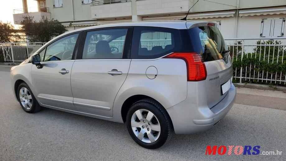 2011' Peugeot 5008 1,6 Hdi photo #4