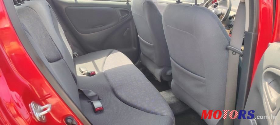 2002' Toyota Yaris 1,0 Vvt-I photo #5