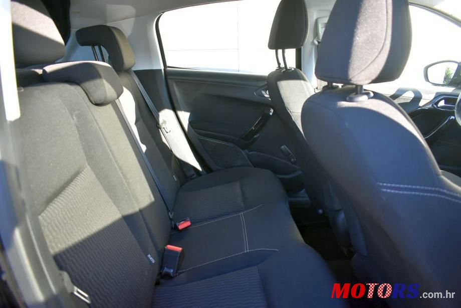 2019' Peugeot 208 photo #6