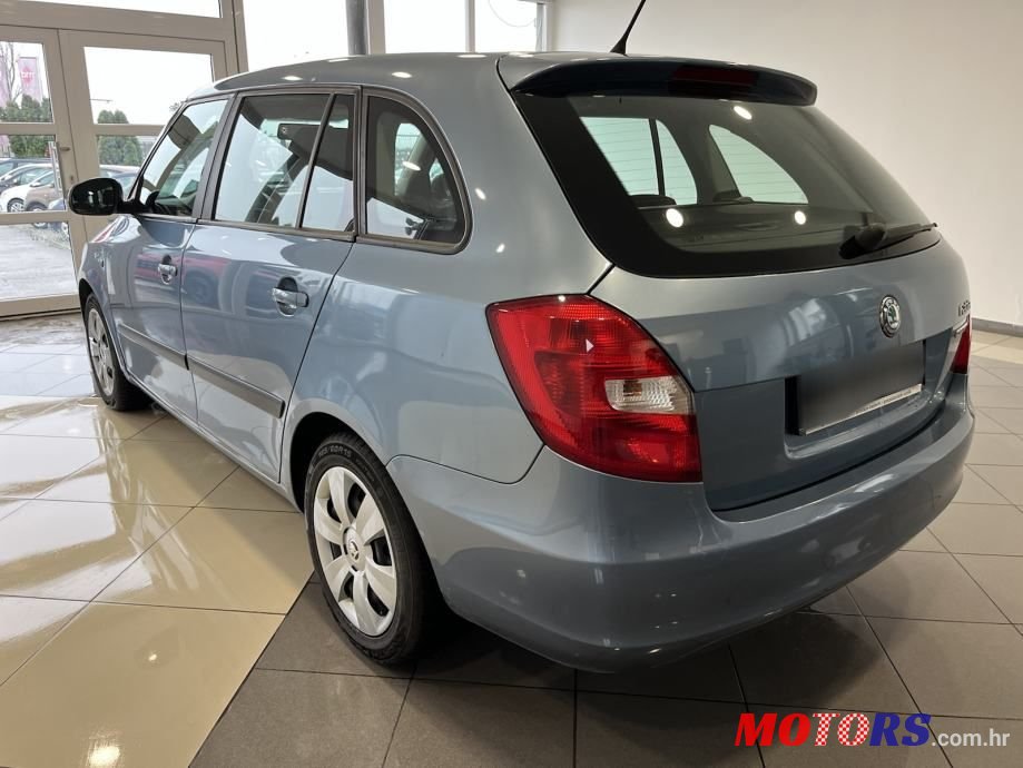 2011' Skoda Fabia Combi photo #5