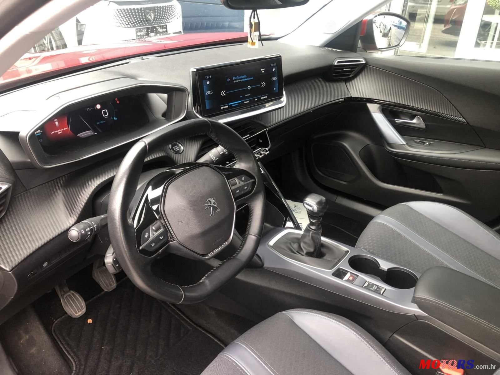 2020' Peugeot 2008 photo #5