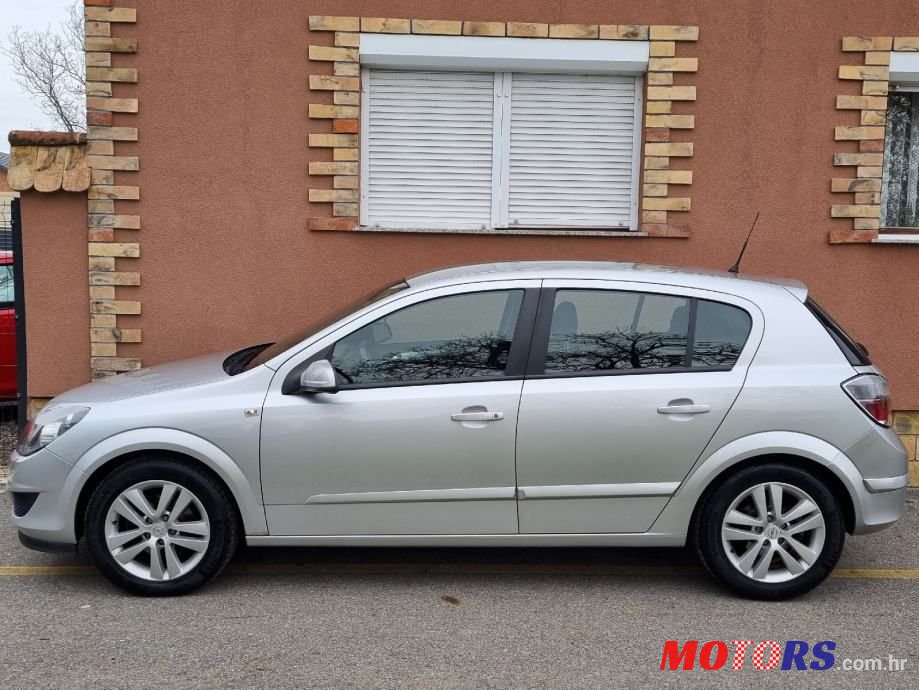 2009' Opel Astra Sport photo #5