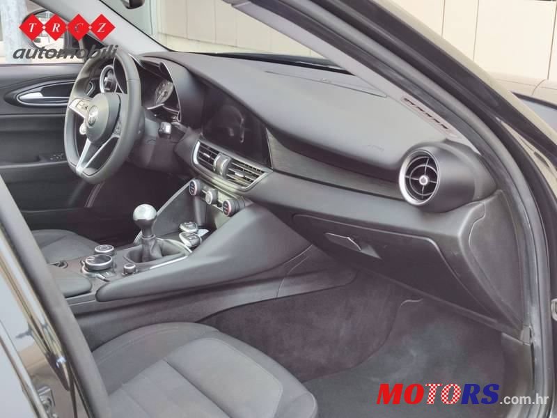 2016' Alfa Romeo Giulia 2.2 D photo #5
