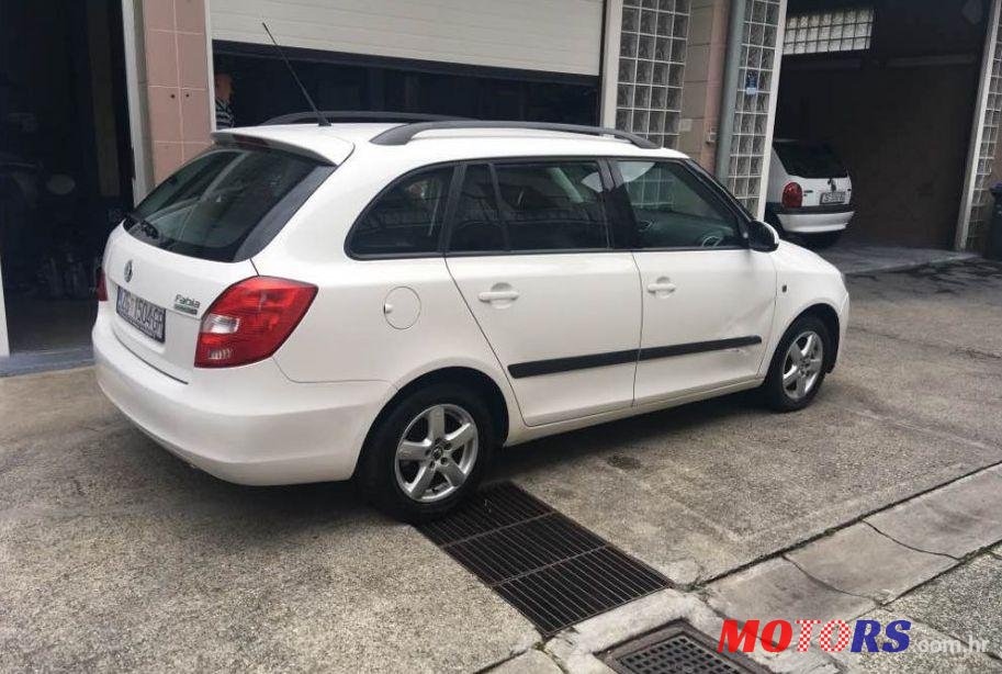 2009' Skoda Fabia Combi photo #1