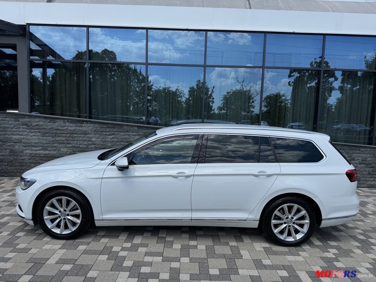 2016' Volkswagen Passat photo #4