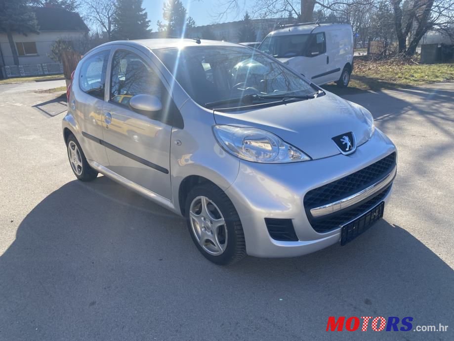 2011' Peugeot 107 1,0 photo #2