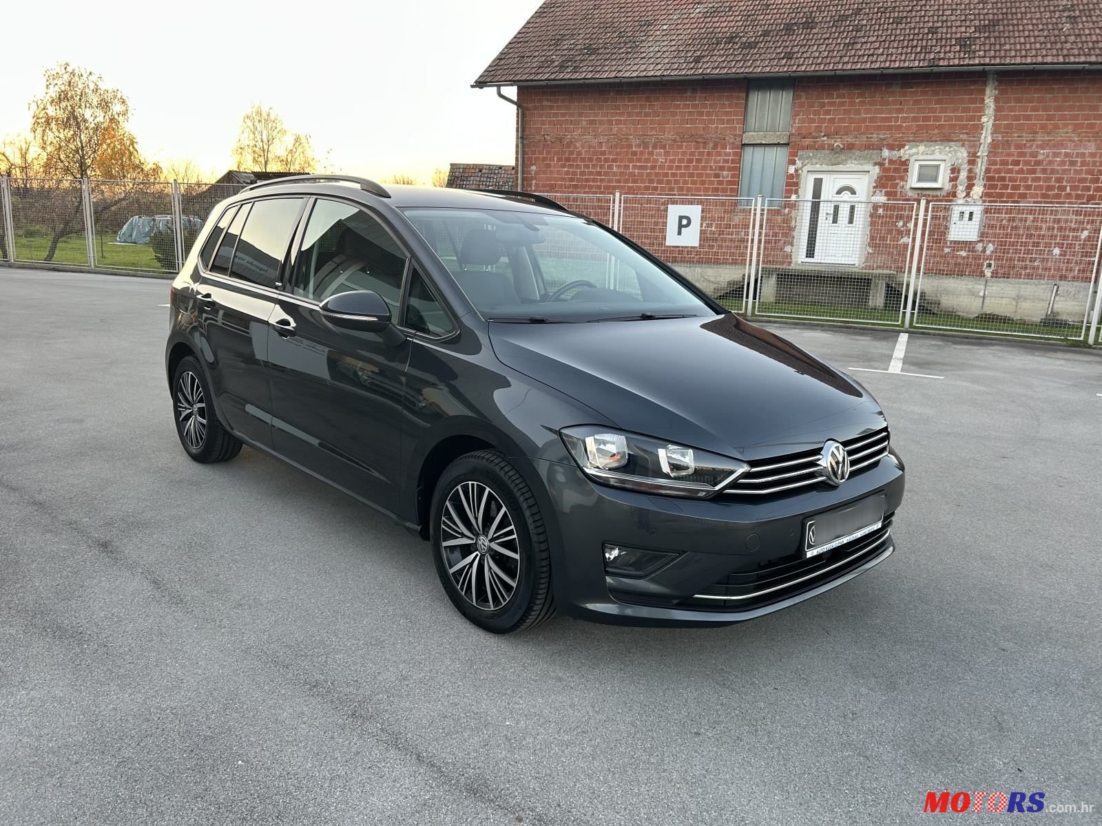 2016' Volkswagen Golf Sportsvan photo #3