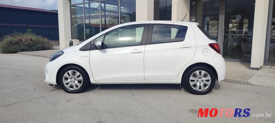 2015' Toyota Yaris photo #2