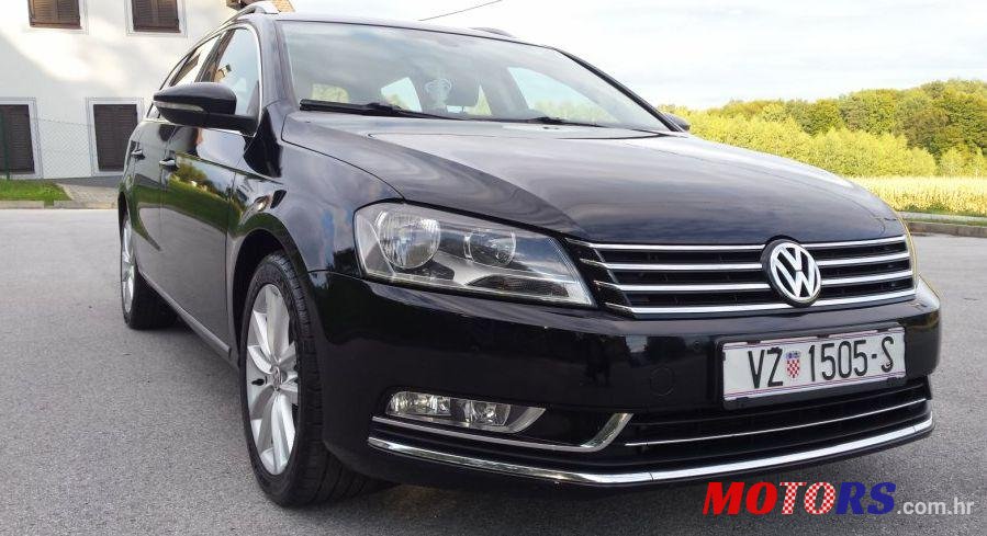 2011' Volkswagen Passat Variant photo #1