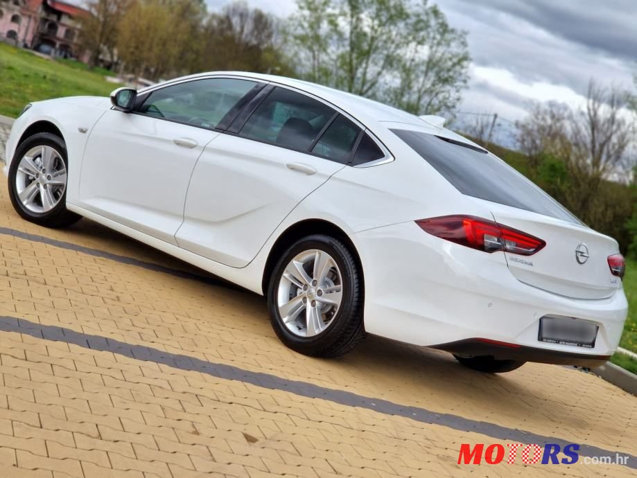 2018' Opel Insignia photo #3