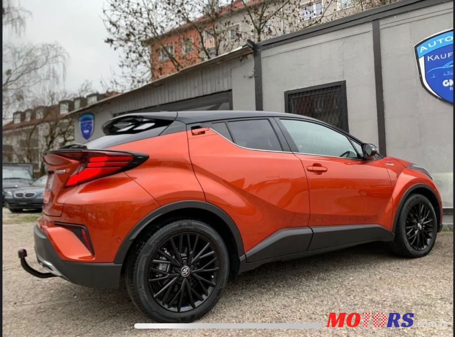 2020' Toyota C-HR 2,0 photo #2