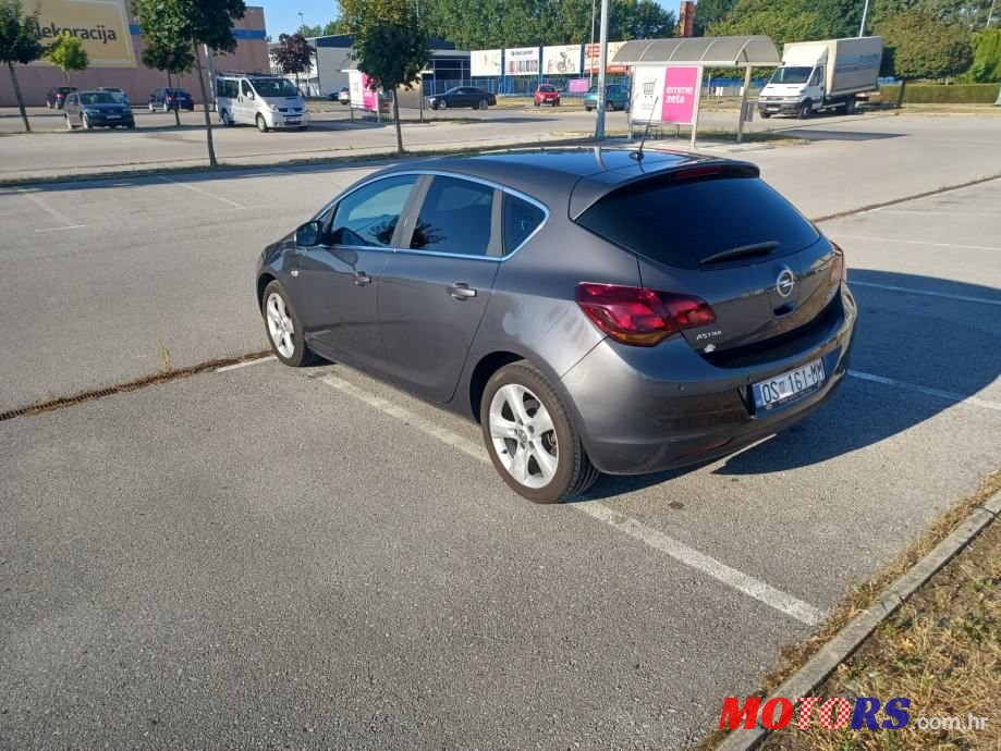 2010' Opel Astra Sport photo #4