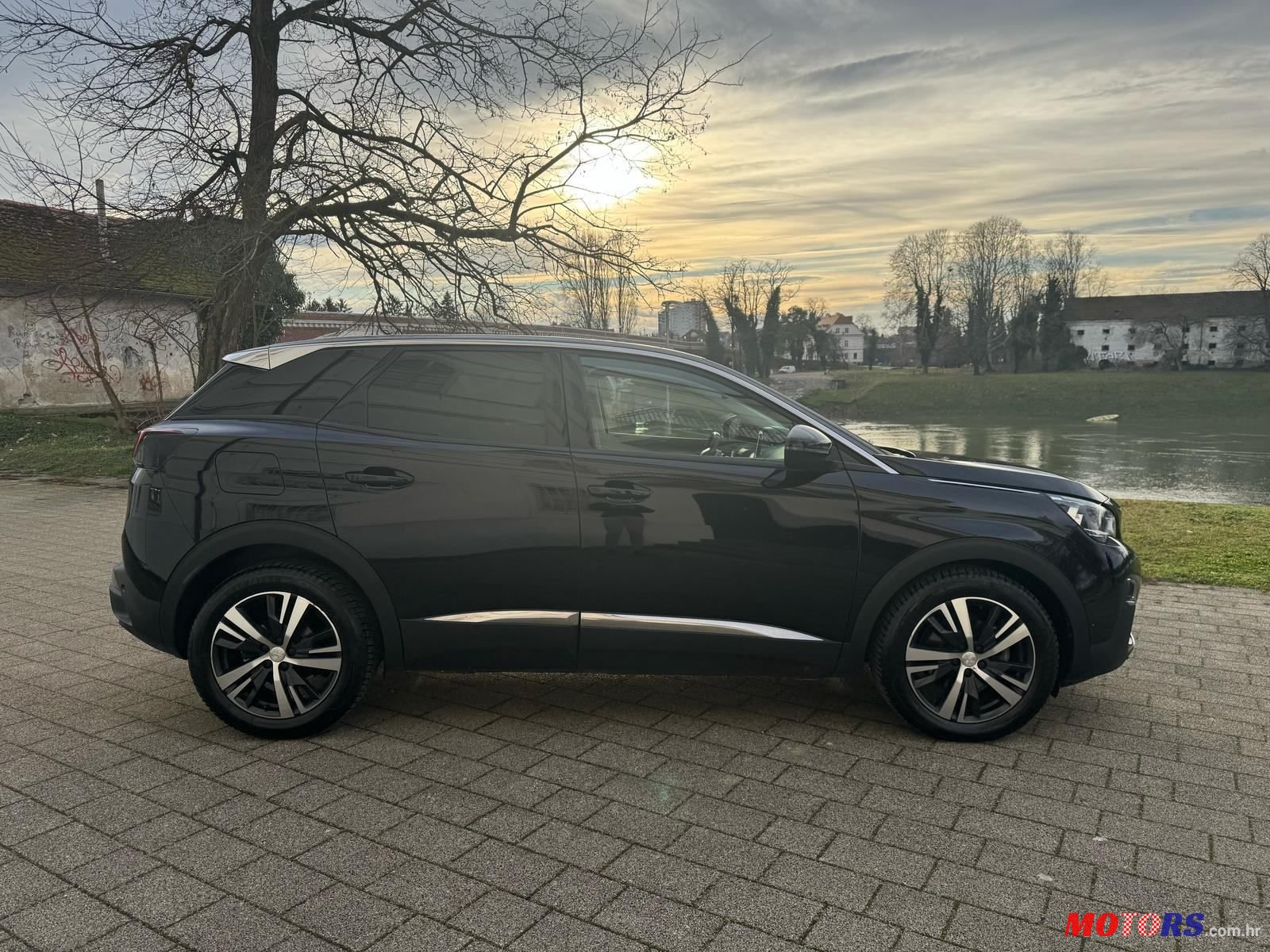 2017' Peugeot 3008 1,6 Bluehdi photo #4
