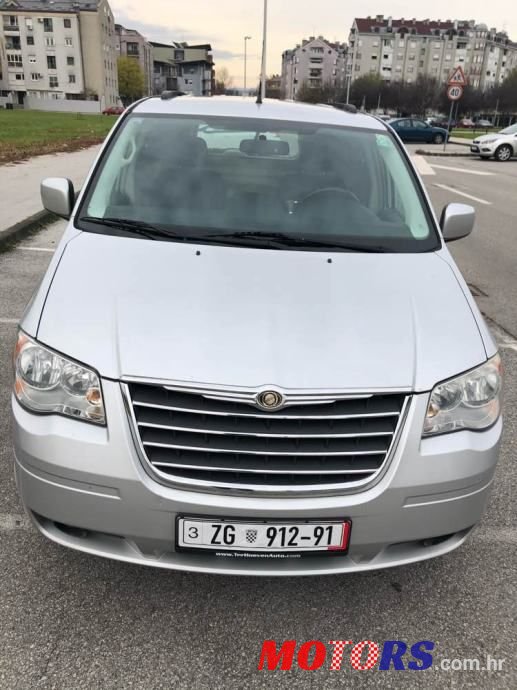 2010' Chrysler Grand Voyager photo #2