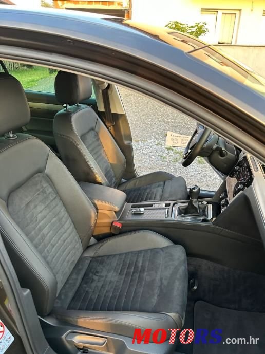 2018' Volkswagen Passat photo #4