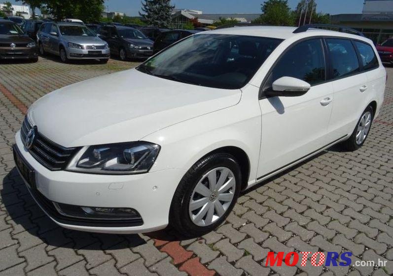 2012' Volkswagen Passat Variant photo #1