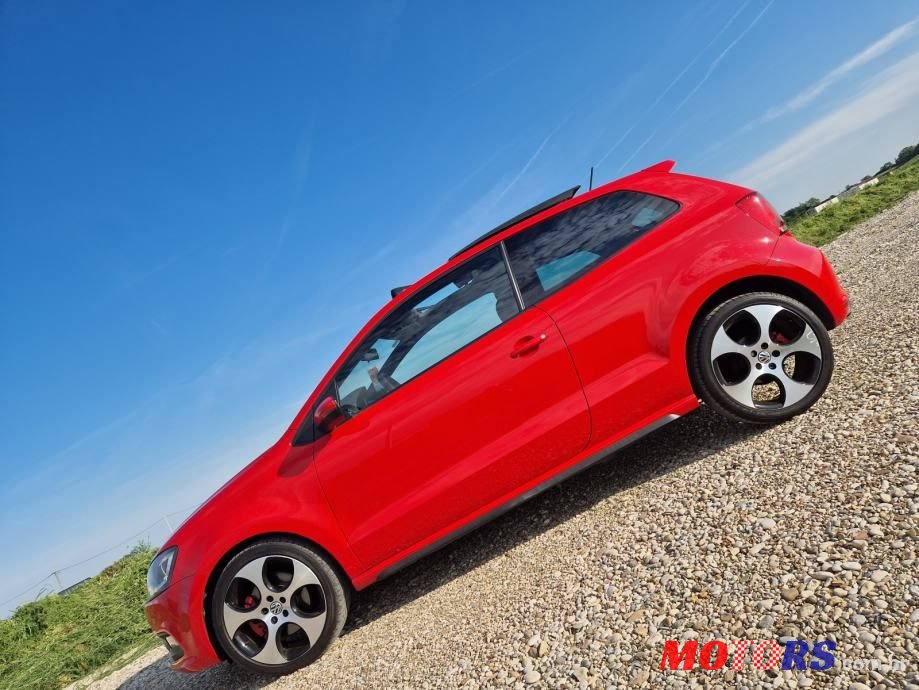 2011' Volkswagen Polo photo #4