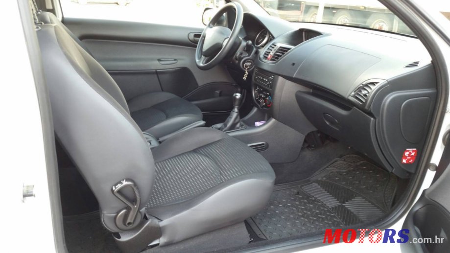 2012' Peugeot 206 photo #3