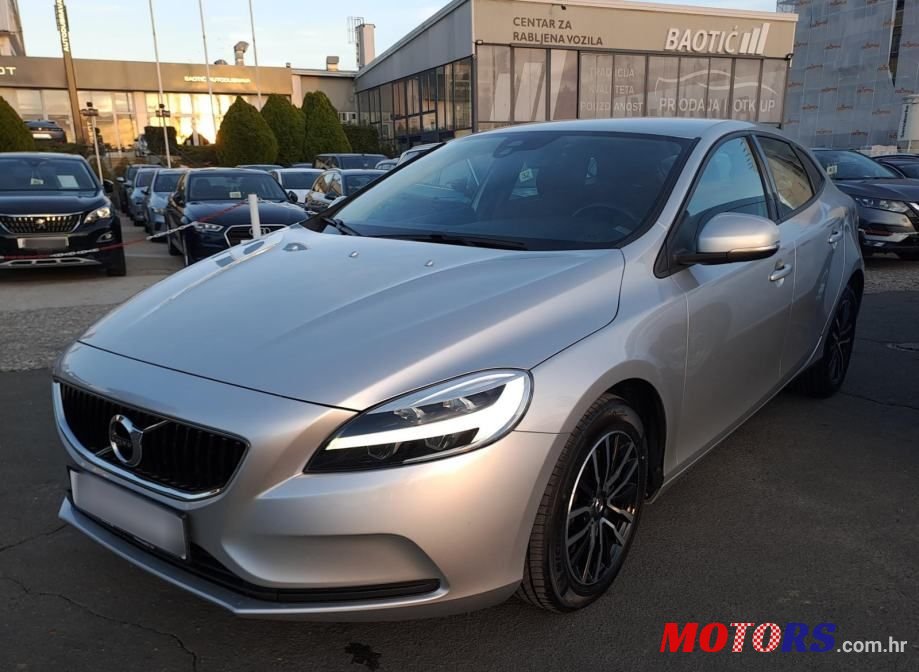 2019' Volvo V40 D2 photo #2