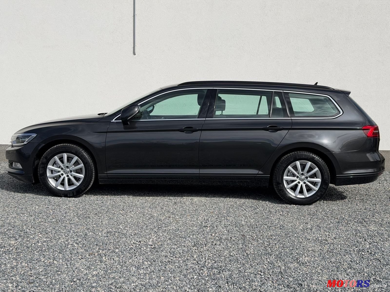 2017' Volkswagen Passat Variant photo #5