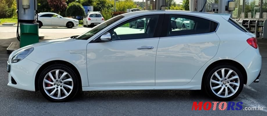 2011' Alfa Romeo Giulietta 2,0 photo #6