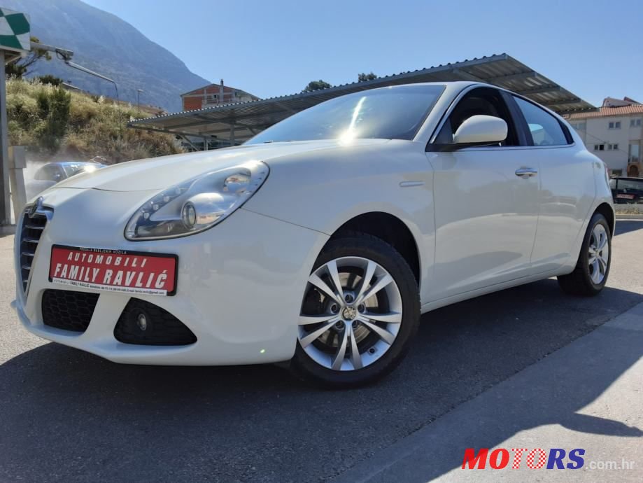 2011' Alfa Romeo Giulietta photo #4