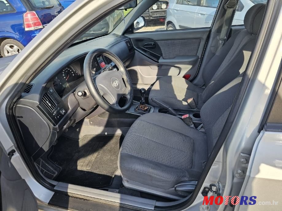 2004' Hyundai Elantra 1,6 photo #6