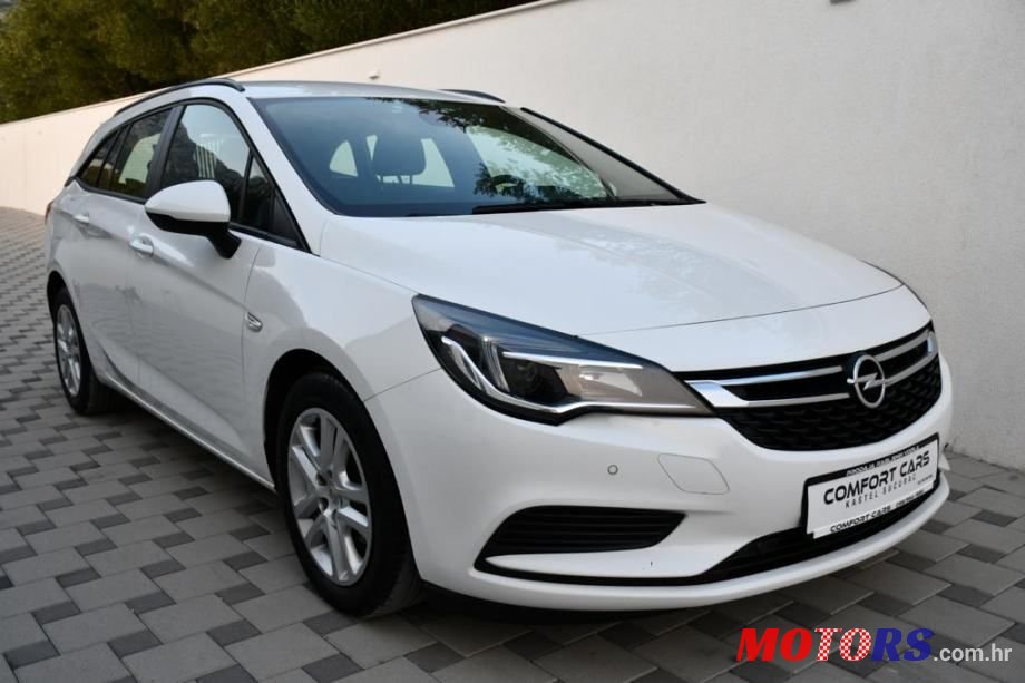 2017' Opel Astra Karavan photo #2