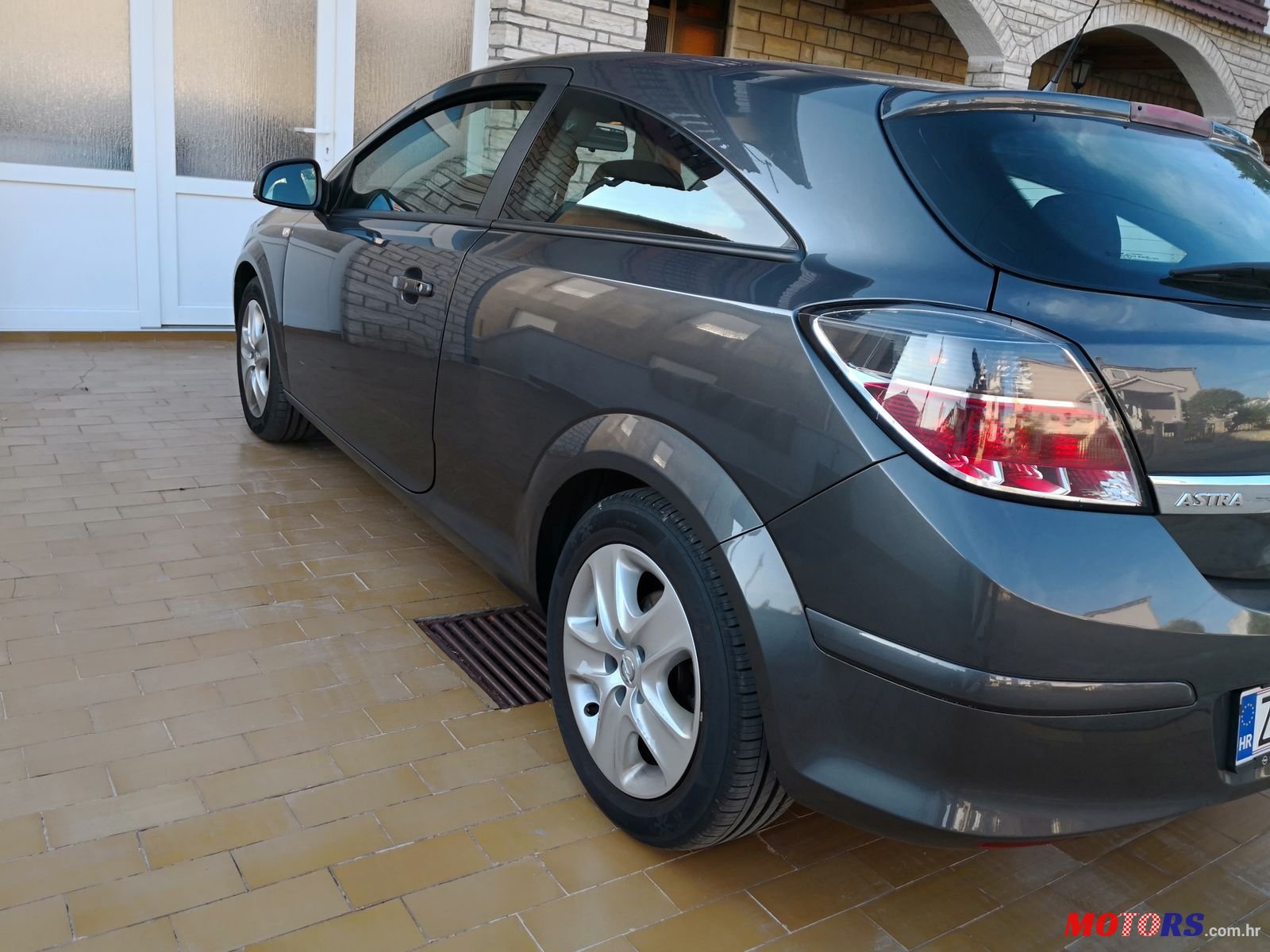 2010' Opel Astra H photo #4