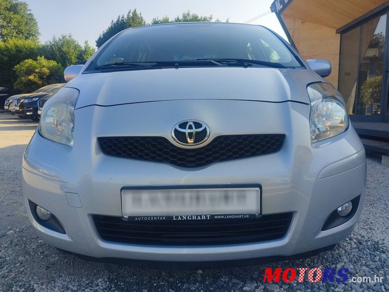 2011' Toyota Yaris 1,3 3 Vvt-I photo #3