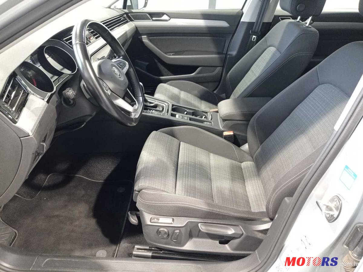 2020' Volkswagen Passat Variant 2.0 TDI Business photo #2