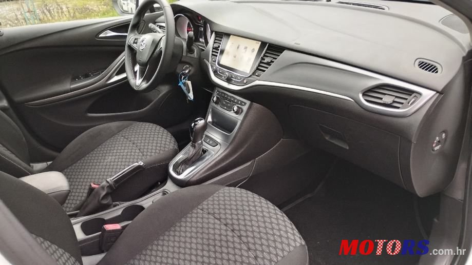 2018' Opel Astra Karavan photo #4