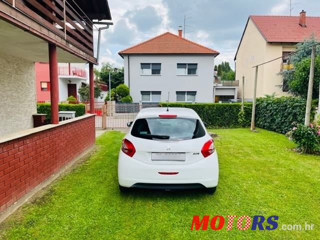 2013' Peugeot 208 photo #4