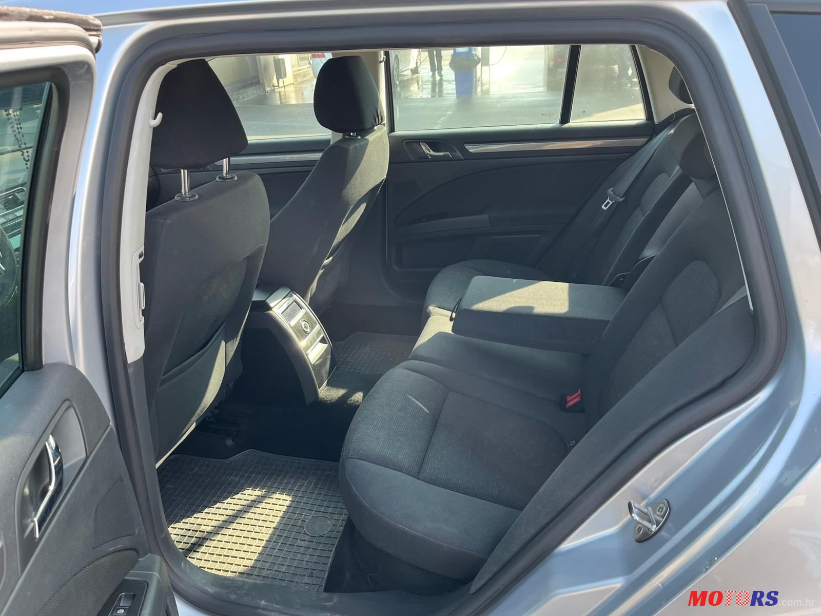 2013' Skoda Superb Combi photo #4