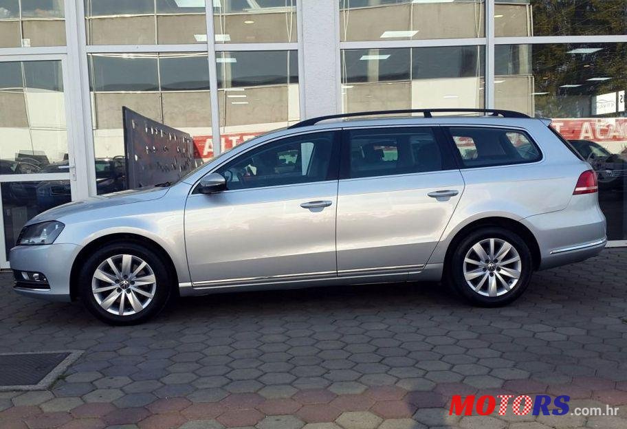 2011' Volkswagen Passat 1,6 Tdi photo #1