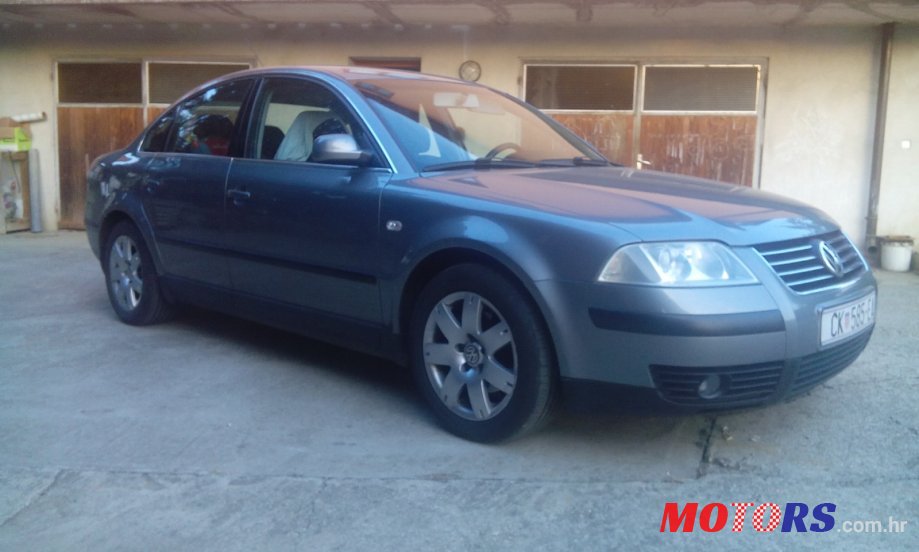 2001' Volkswagen Passat photo #1
