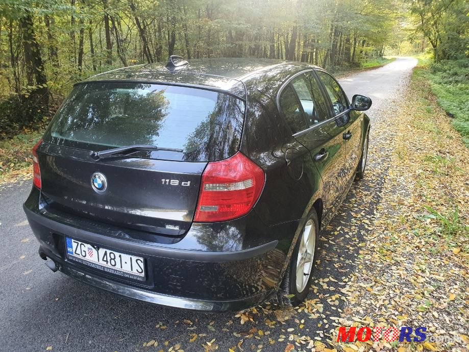 2010' BMW Serija 1 118D photo #4