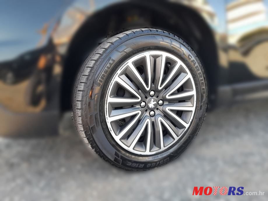 2019' Peugeot 2008 photo #5