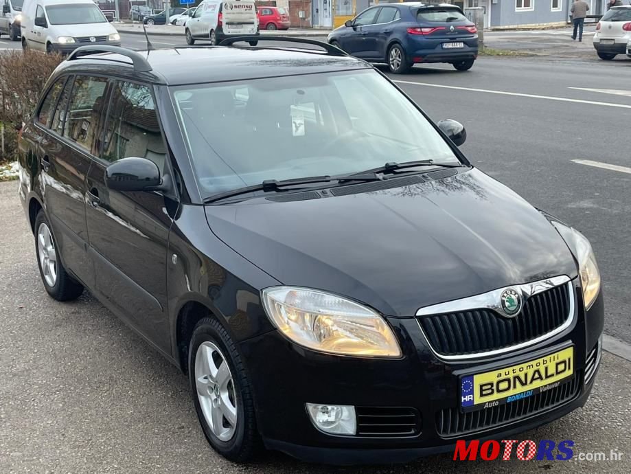 2009' Skoda Fabia Combi photo #2