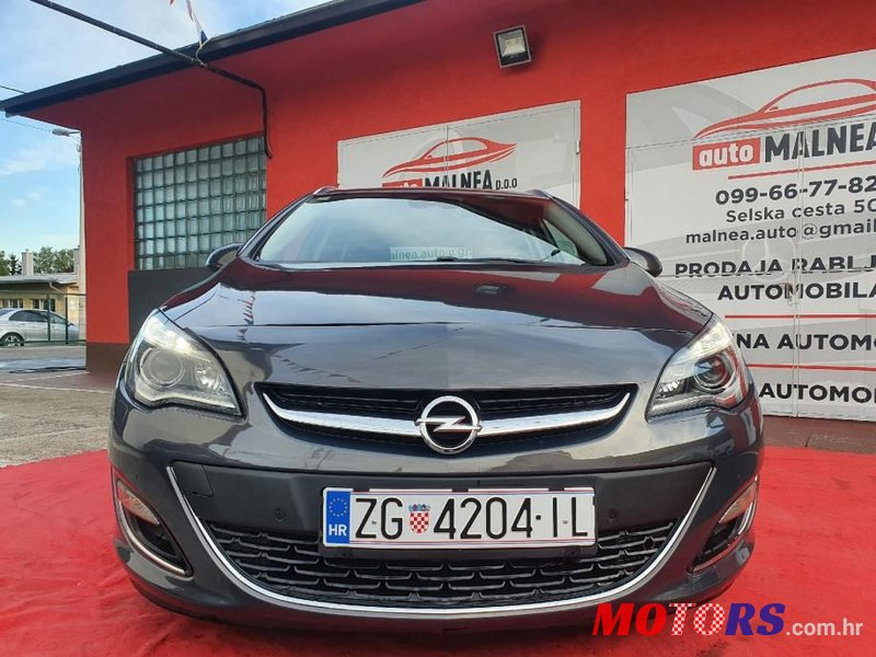 2013' Opel Astra Karavan photo #3