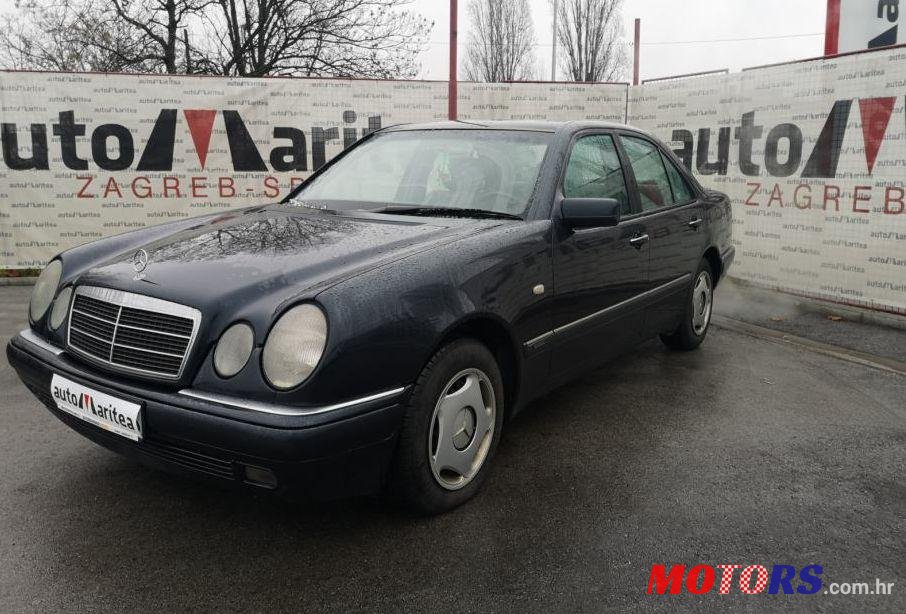 1999' Mercedes-Benz E-Klasa 220 photo #1