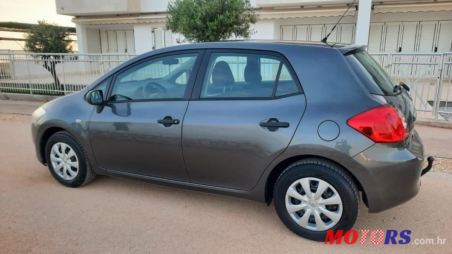 2009' Toyota Auris photo #5