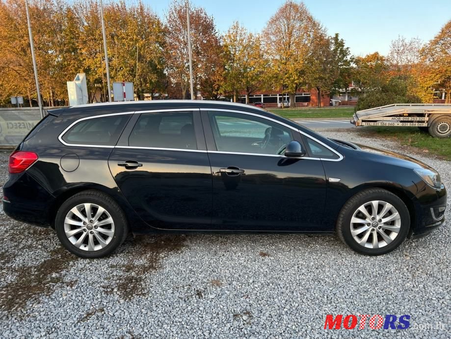 2013' Opel Astra Karavan photo #5