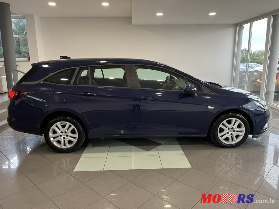 2017' Opel Astra Karavan photo #6