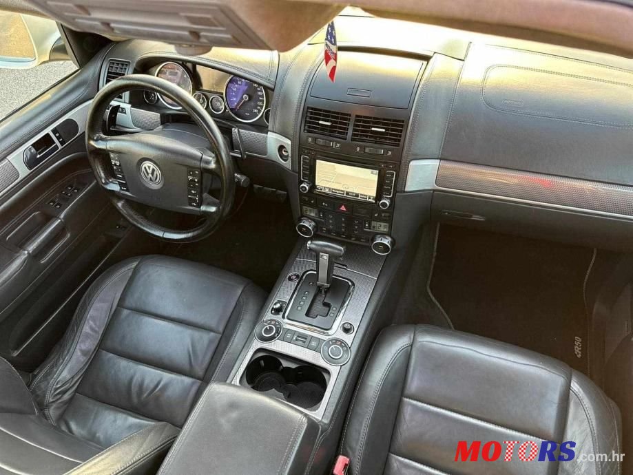 2008' Volkswagen Touareg photo #5