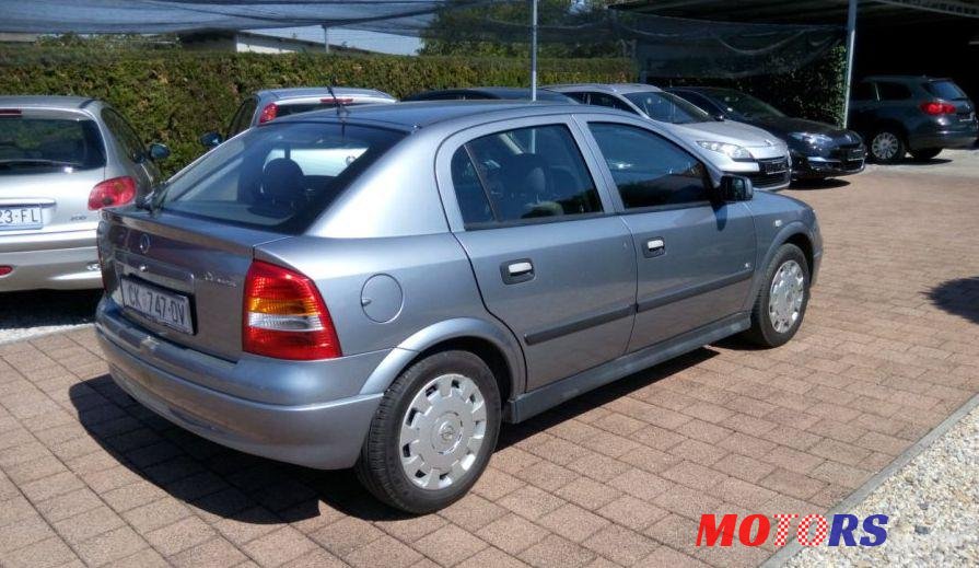 2006' Opel Astra photo #1