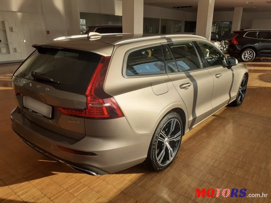 2019' Volvo V60 D4 photo #5