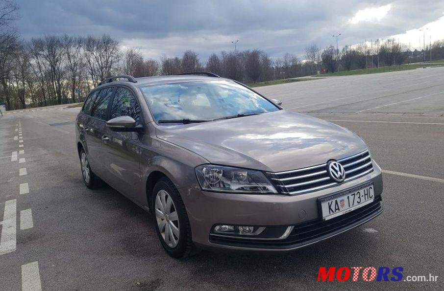 2011' Volkswagen Passat Variant photo #1