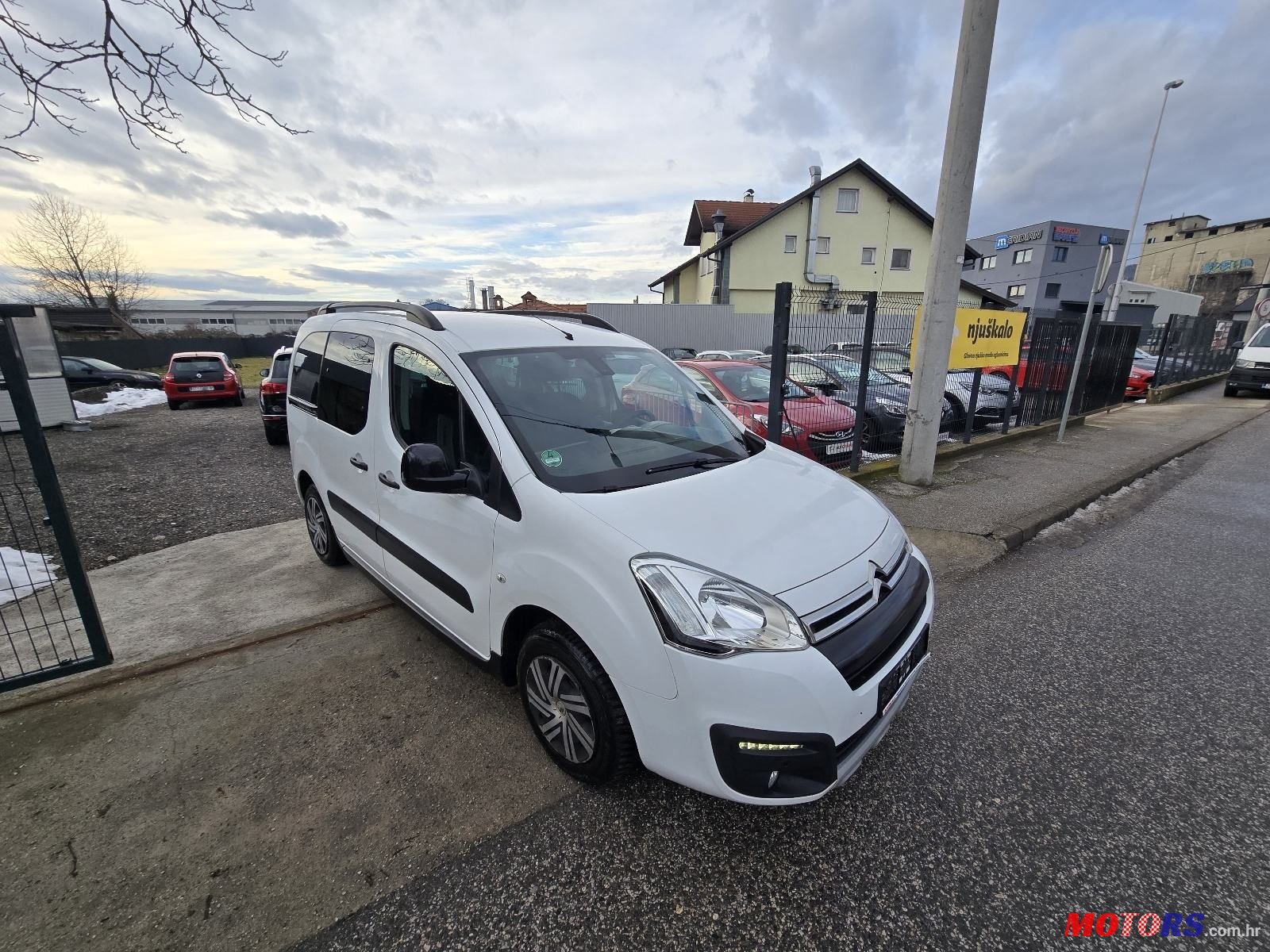 2015' Citroen Berlingo Bluehdi photo #2